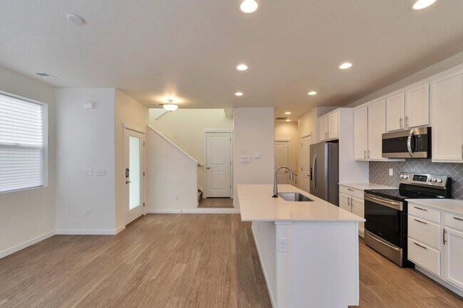 Building Photo - 9679 Albion Ln