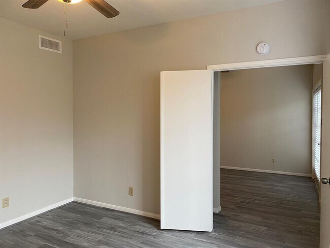 Building Photo - 2121 El Paseo St