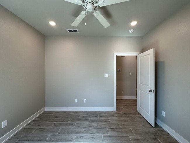Building Photo - 3 Bedroom 2 Bath Newly Construction in Whi...