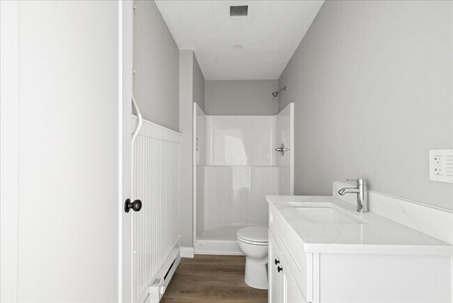 Building Photo - 22 Waverly St