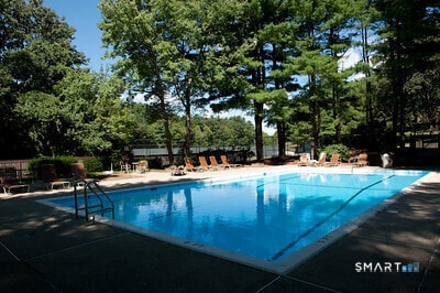 Building Photo - 8 Crossroads Ln