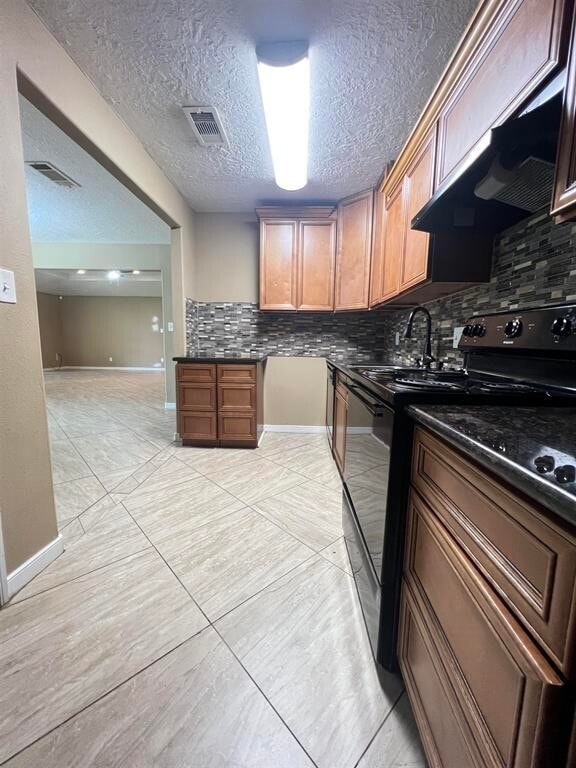 Building Photo - 12965 Larch Ln