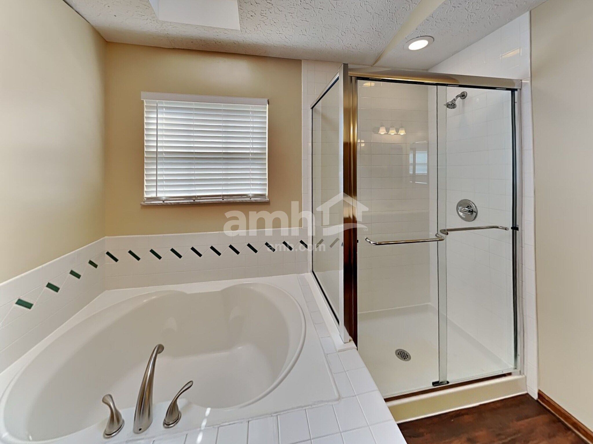 Building Photo - 12098 Mallard Pond Dr