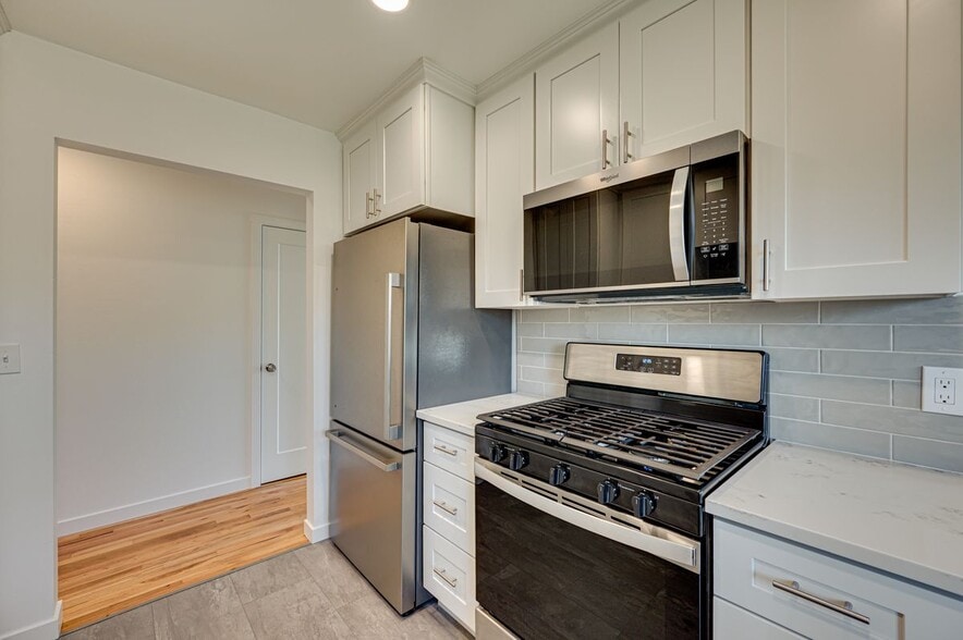 Building Photo - 634 NE 19th Ave