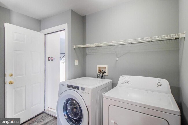 Building Photo - 15309 Lions Den Rd