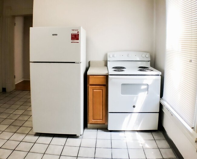 Building Photo - 1 Bed / 1 Bath on 10th Ave close to Wexner Medical Center