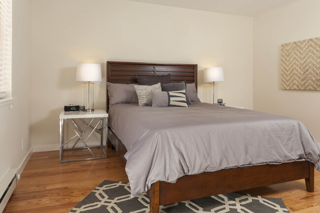 Building Photo - 1064 Dolores