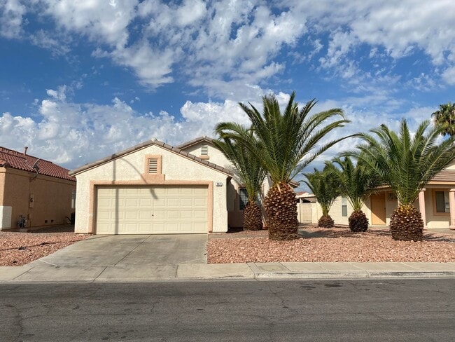 Primary Photo - Great 3 bedroom/2 bathroom home in Henderson
