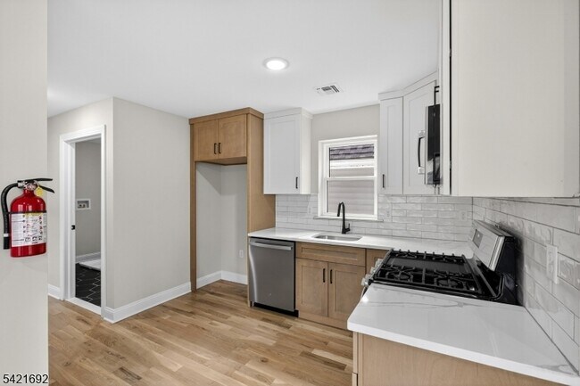 Building Photo - 455 Fulton St