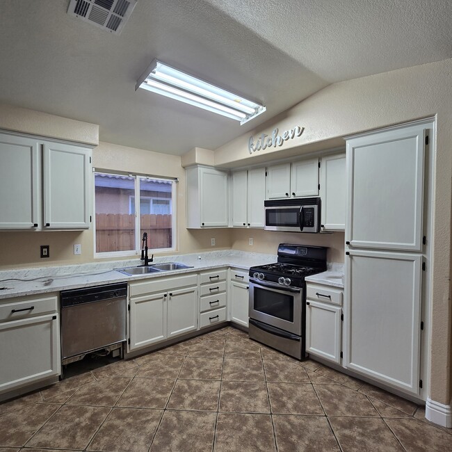 Building Photo - 2219 Camino Dr