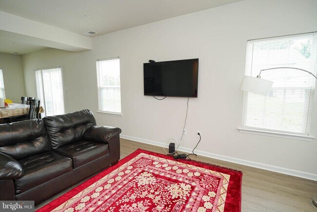 Building Photo - 9305 Mulligan Way