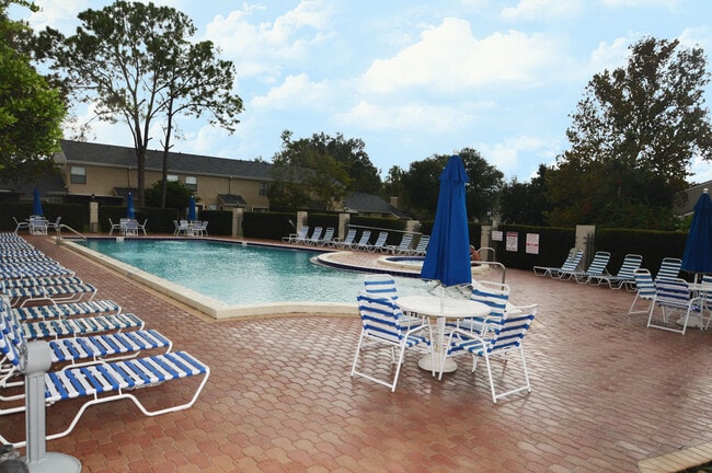 Building Photo - Remodeled One-Story Townhome EXCELLENT Location