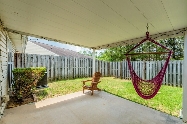 Building Photo - $1750 - Updated 3 bed/3 bath house conveniently located near Doctor's Hospital!