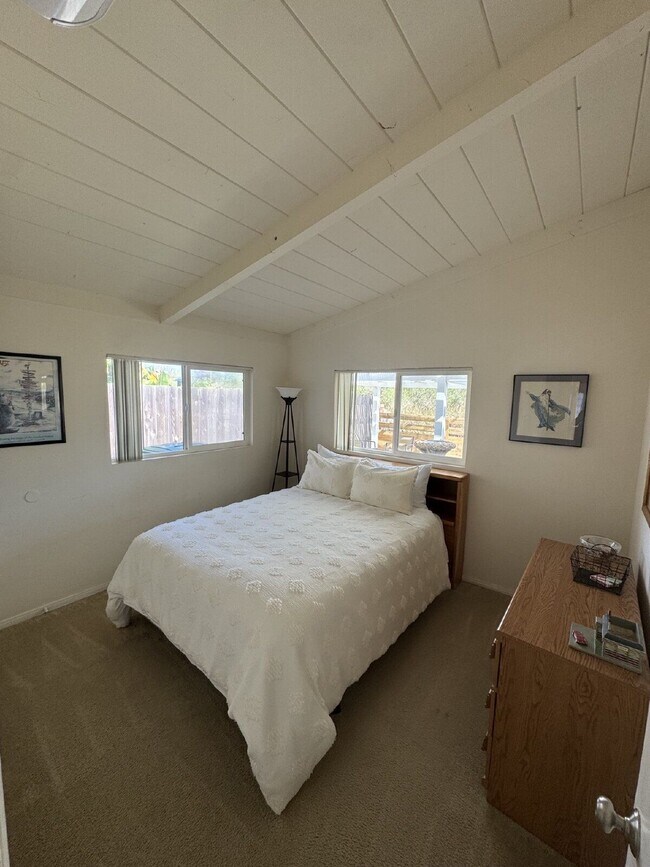 Building Photo - 5360 El Arbol Dr
