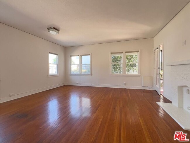 Building Photo - 1532 Rosalia Rd