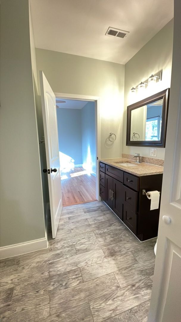 Building Photo - Rare Opportunity on nearly 3 acres!