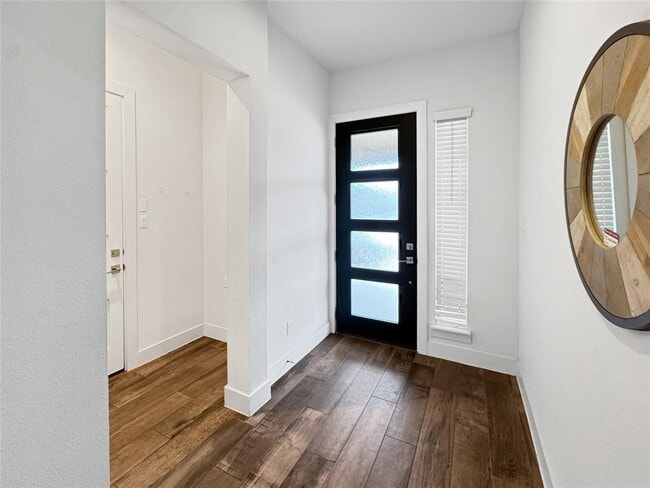 Building Photo - 1304 Westborough Ln