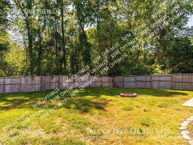 Building Photo - 2086 Dresden Dr