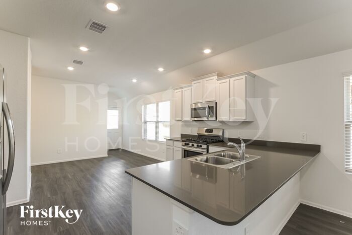 Building Photo - 18438 Summit Ranch Dr