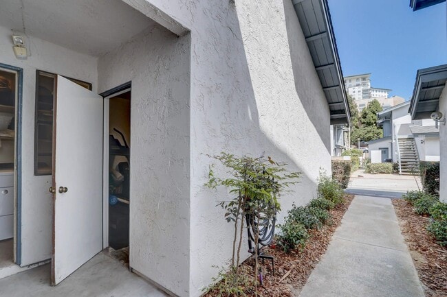 Building Photo - 4084 Crystal Dawn Ln