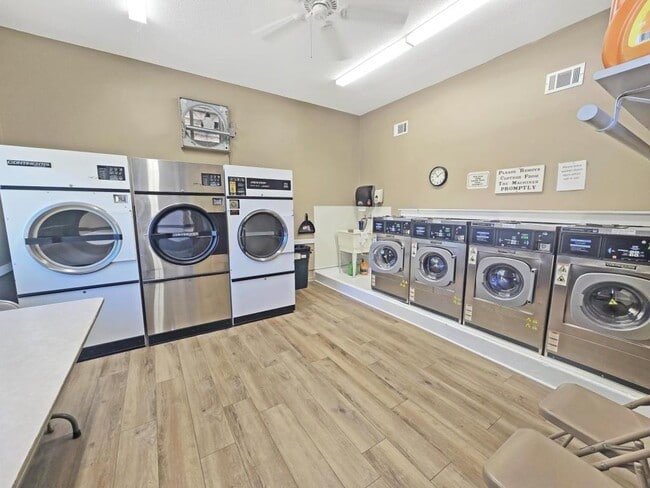 Building Photo - 3201 Emerson St