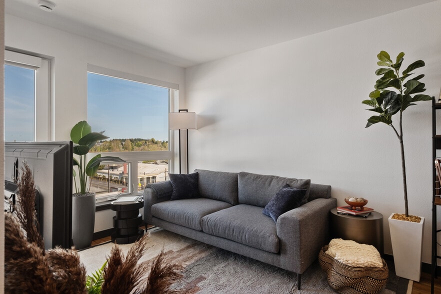 Building Photo - Elevation 16