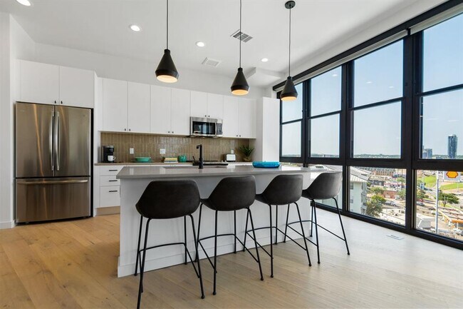 Building Photo - 800 Embassy Dr