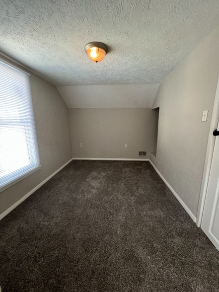 Building Photo - 108 E Cleveland St