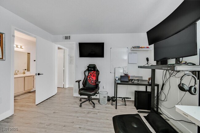 Building Photo - 555 E Silverado Ranch Blvd
