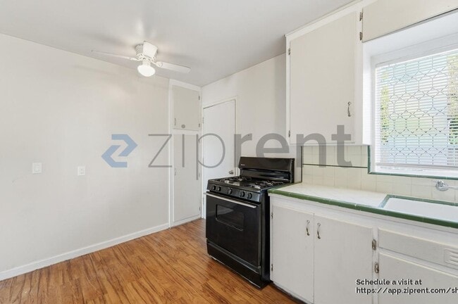 Building Photo - 139 W 18th St