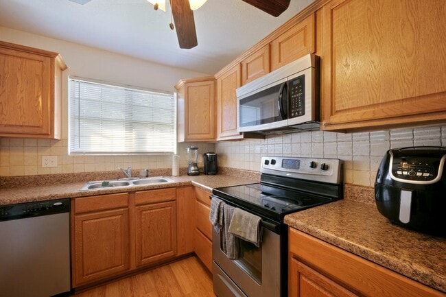 Building Photo - 2507 Hidden Cove Ct