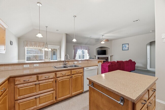 Building Photo - Move-in ready 3 Bed, 2.5 Bath, 3 Car, BA Schools