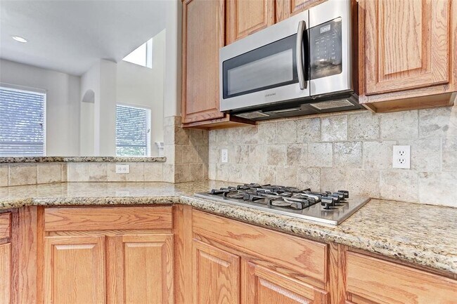 Building Photo - 8607 Saratoga Dr