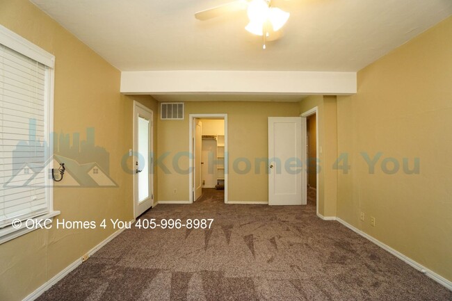 Building Photo - Stylish, Updated 2 Bedroom House! Move-in ...