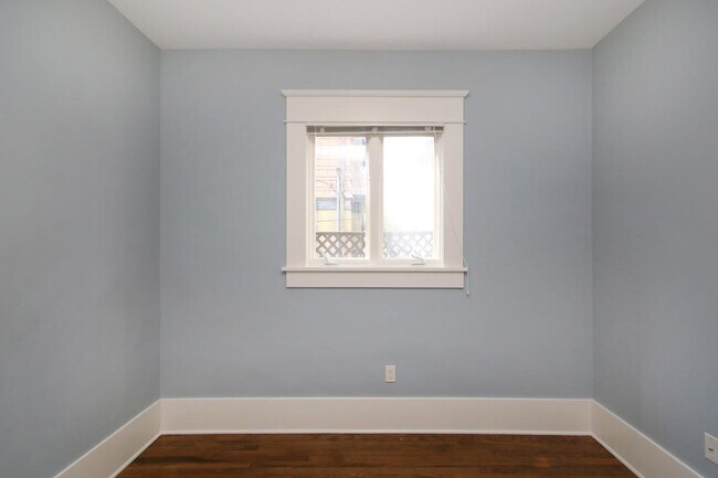 Building Photo - 360 Richard Terrace SE