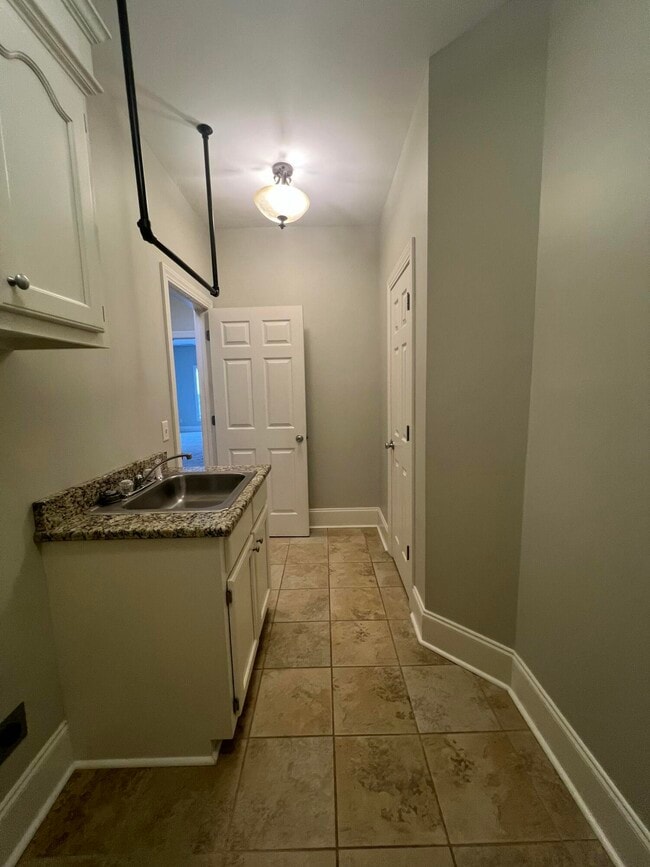 Building Photo - 2105 Harborview Dr