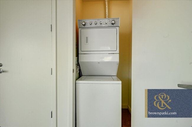 Building Photo - 303 Bryant St