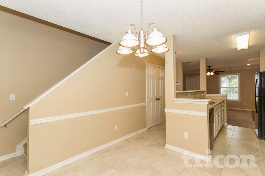 Building Photo - 1318 N Hampton Dr