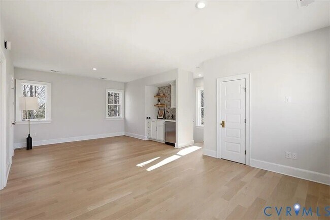 Building Photo - 9311 Larus Ct