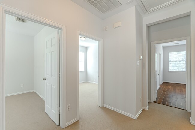 Building Photo - 130 W Montfair Blvd