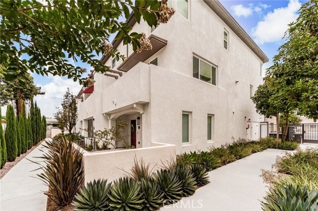 Building Photo - 129 N 5th St