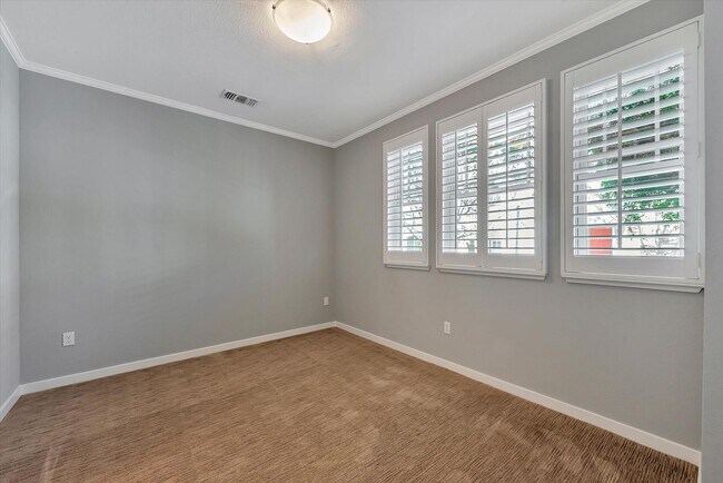 Building Photo - WOW! GREAT HOME! Mountain View!