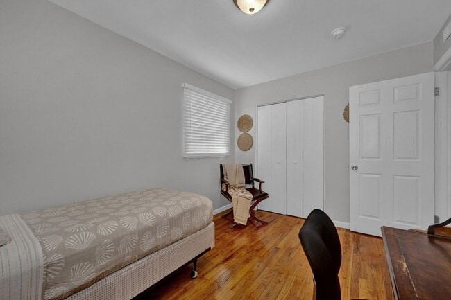 Building Photo - Fully furnished 3/1 AND all bills paid