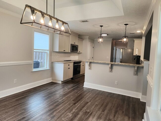 Building Photo - 4 Bedroom Ranch in Willow Oak Village