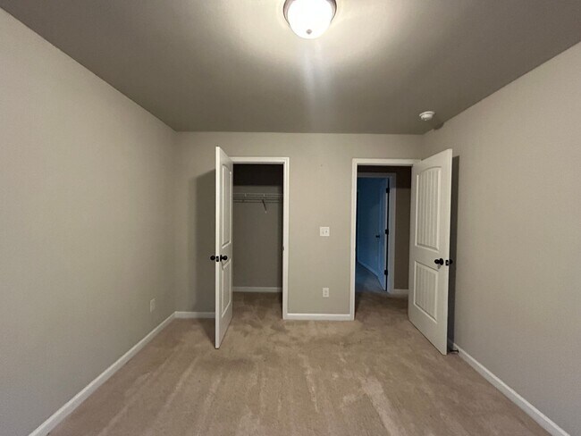 Building Photo - **Move in with NO SECURITY DEPOSIT**11612 Winston Dr - Available NOW! $100 Off First 2 Months!  –...