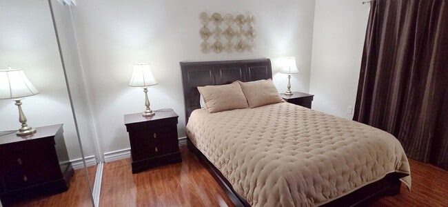 Building Photo - Short or long term available! Beautifl furnished 1 bedroom located in the heart of the strip!