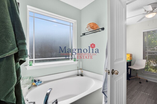 Building Photo - 3 bedrooms, 2 bathrooms in Richmond HIll's White Oak Subdivision! Close to I95, Savannah, Pooler ...