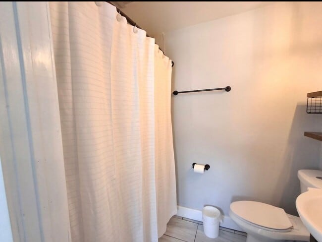 Building Photo - Fully Furnished 1 bedroom in Ludlow – All Utilities Included