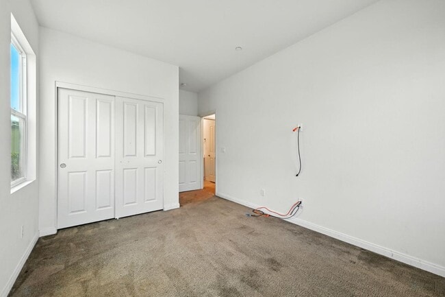 Building Photo - 970 Sea Glass Wy