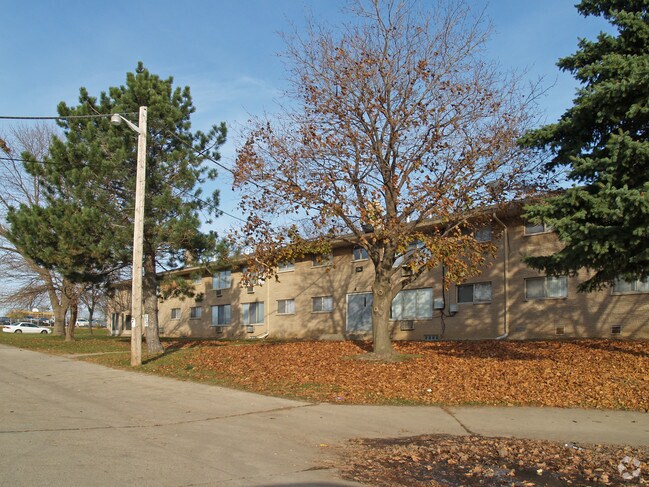 Building Photo - 5501 N 76th St